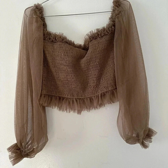 MABLE off shoulder tulle smock crop top. - Picture 5 of 7